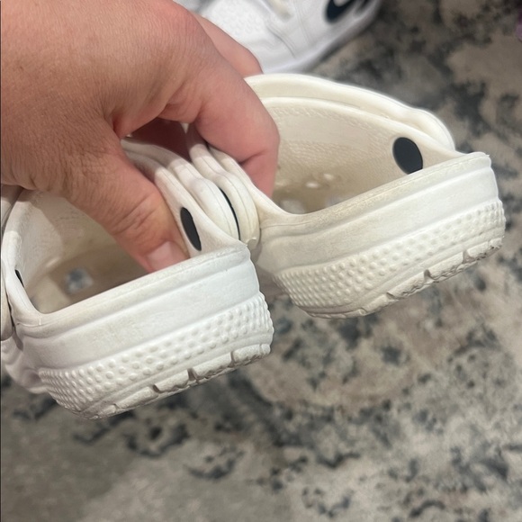 Toddler white crocs size 5 - Picture 6 of 9
